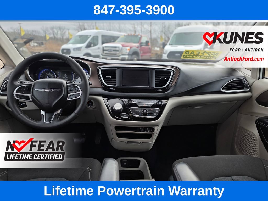 Used 2022 Chrysler Voyager LX FWD image 13