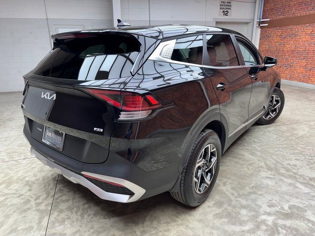 Used 2023 Kia Sportage LX image 5