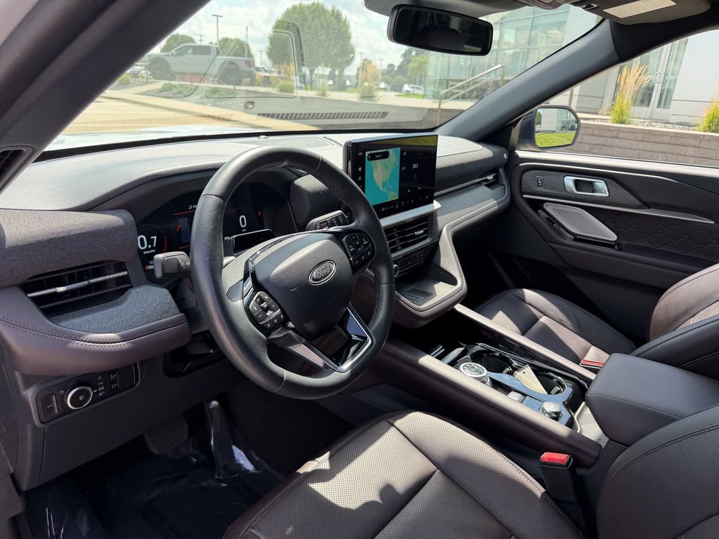 Certified 2025 Ford Explorer Platinum w/ LUX Leather Package AWD/4WD image 9