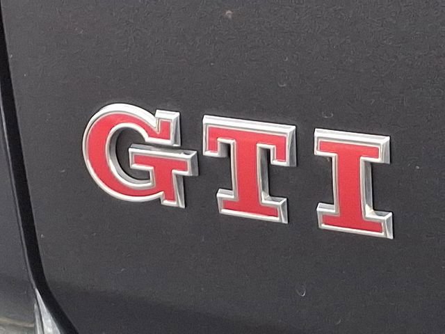 Used 2017 Volkswagen GTI SE image 30