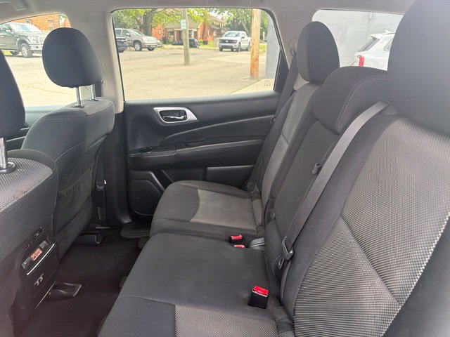 Used 2019 Nissan Pathfinder S AWD/4WD image 18