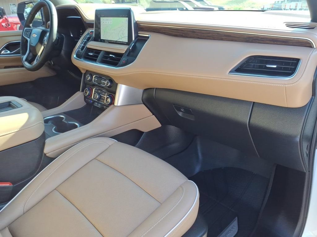 Used 2024 Chevrolet Suburban Premier AWD/4WD image 4