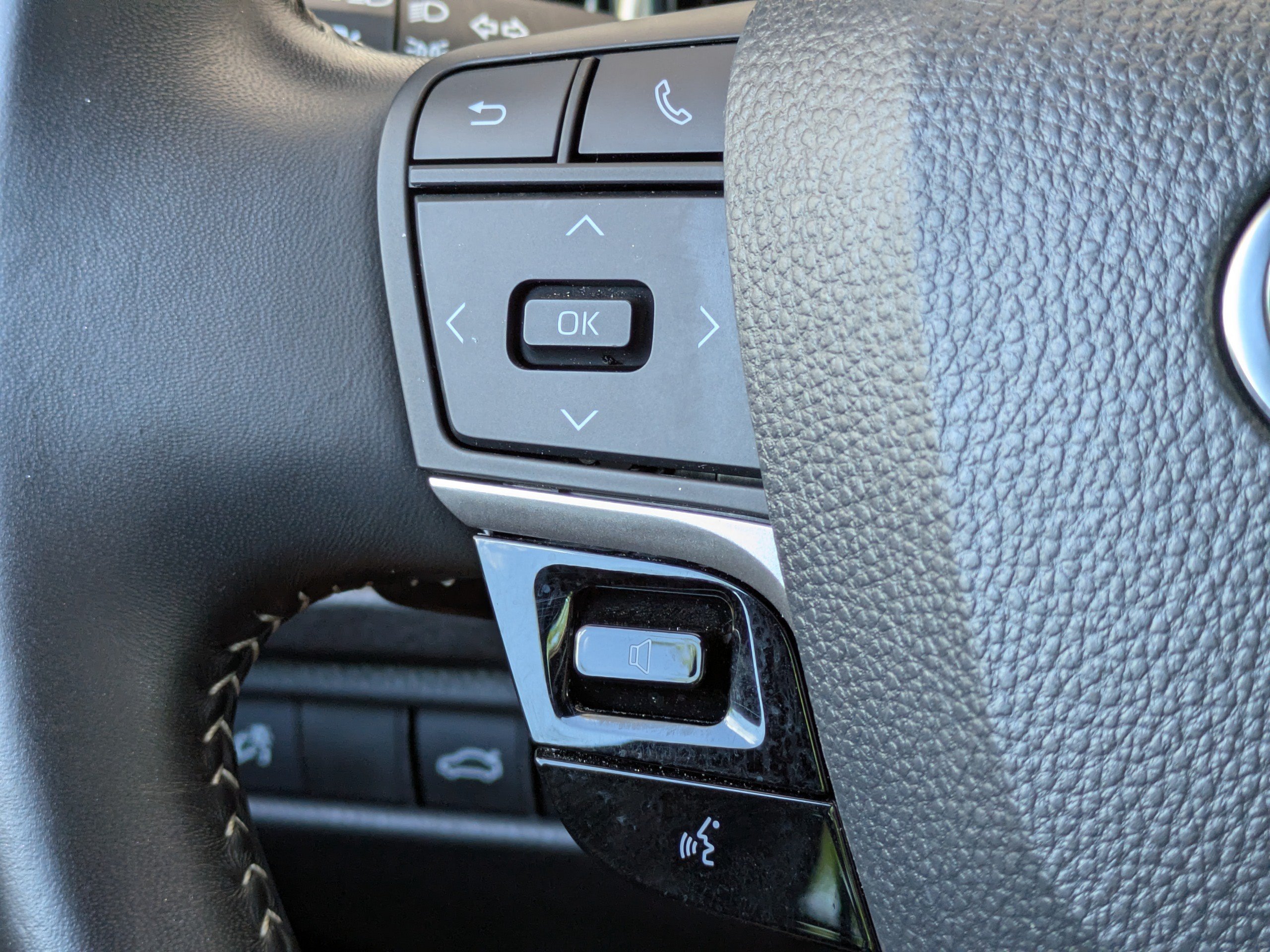 Used 2025 Toyota Camry SE FWD image 24