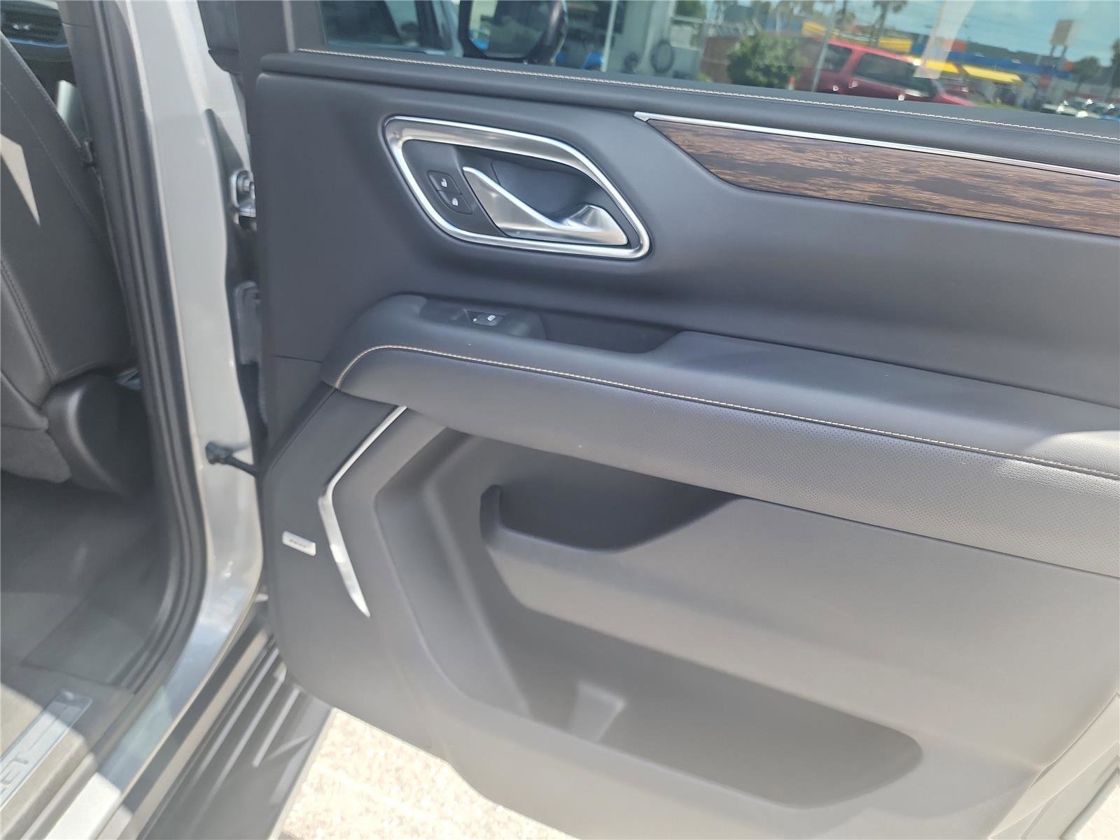 Used 2023 Chevrolet Suburban Premier image 26