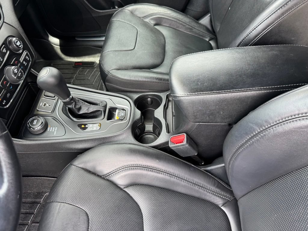 Used 2020 Jeep Cherokee High Altitude AWD/4WD image 13