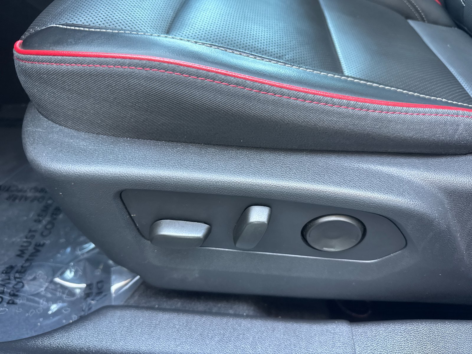 Used 2022 Buick Envision Essence w/ Sport Touring Package FWD image 12