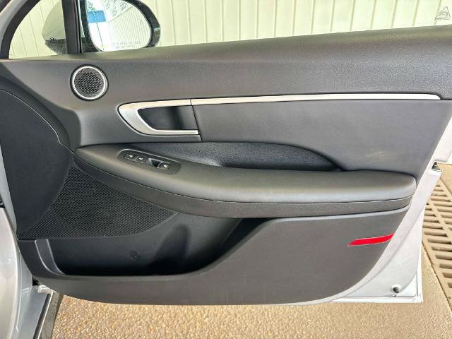 Used 2025 Hyundai Sonata SEL FWD image 18