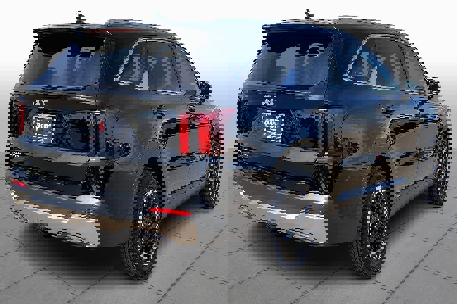 Used 2025 Kia Sorento S w/ Panoramic Sunroof Package image 3