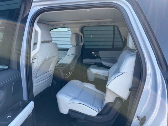 Certified 2025 Ford Expedition Max Platinum w/ Platinum Ultimate Package image 5