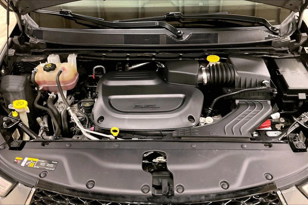 Used 2023 Chrysler Pacifica Limited image 12