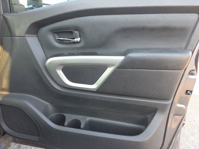 Used 2024 Nissan Titan SV w/ SV Convenience Package RWD image 24