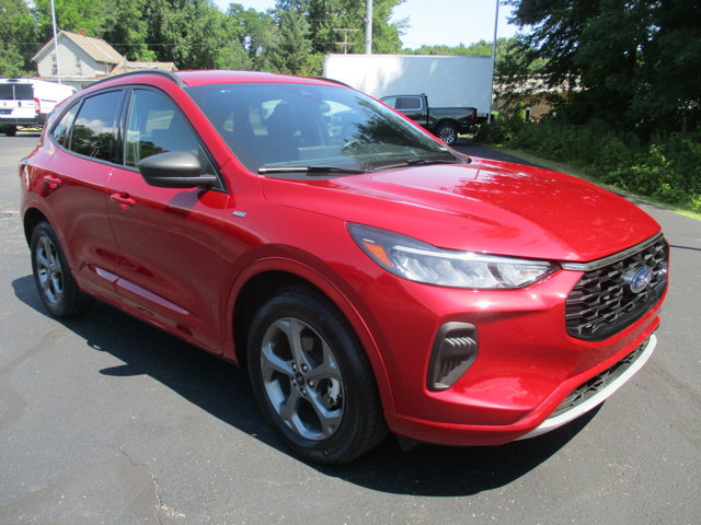 Certified 2023 Ford Escape ST-Line w/ Tech Pack #1 AWD/4WD image 3