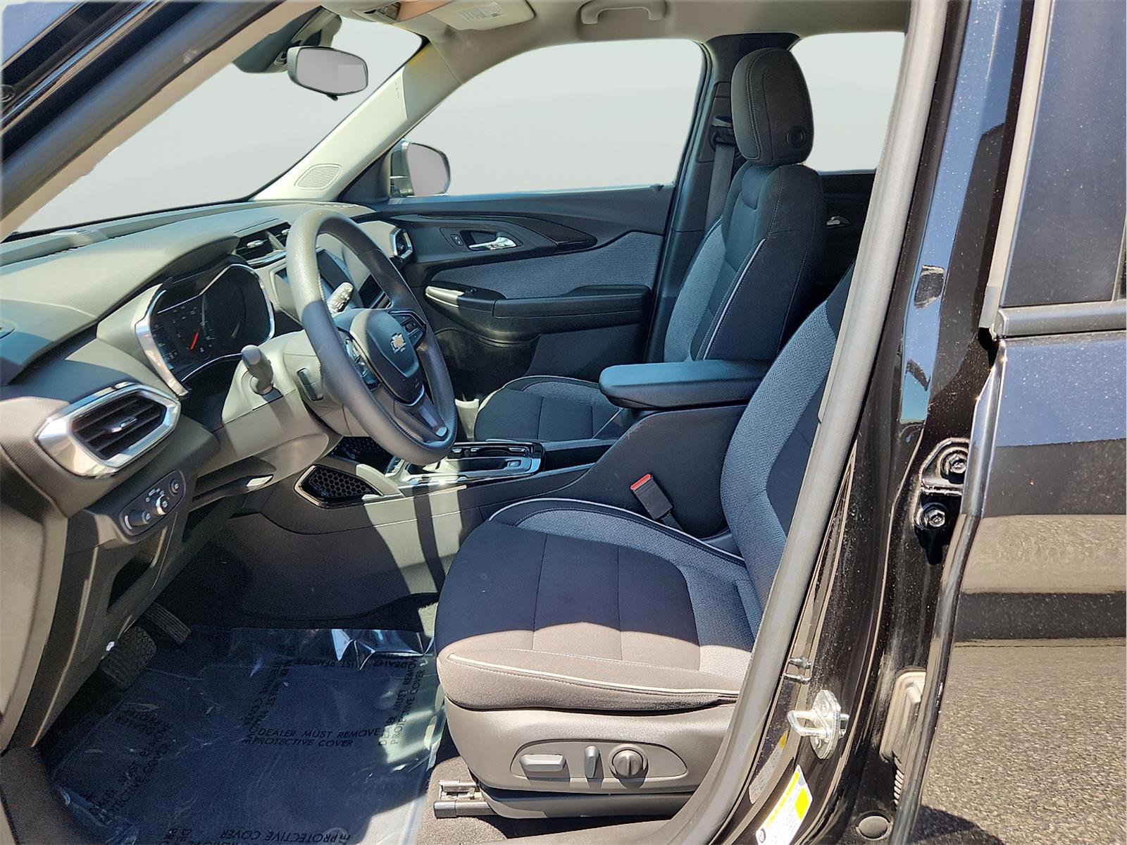Used 2023 Chevrolet TrailBlazer LT FWD image 11