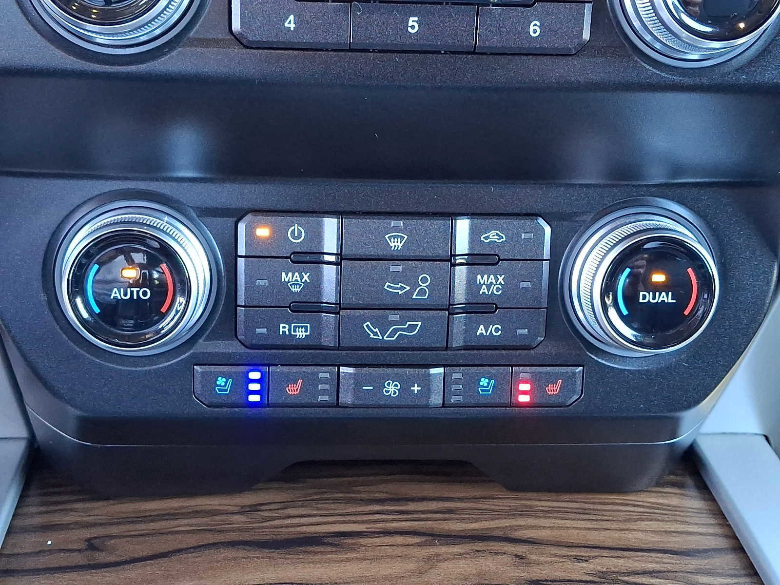 Certified 2019 Ford F150 Lariat w/ Equipment Group 502A Luxury image 17