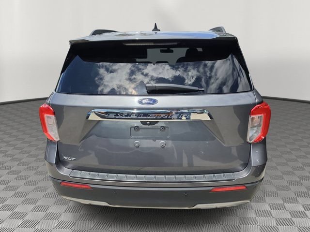 Certified 2022 Ford Explorer XLT w/ Equipment Group 202A RWD image 5