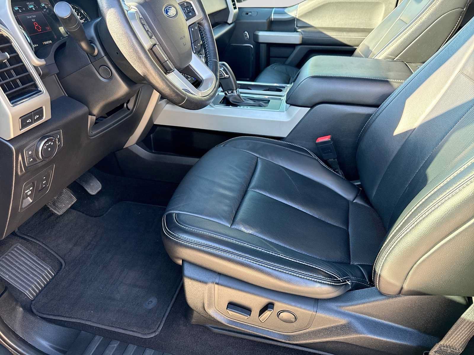 Certified 2019 Ford F150 Lariat w/ Equipment Group 502A Luxury AWD/4WD image 15