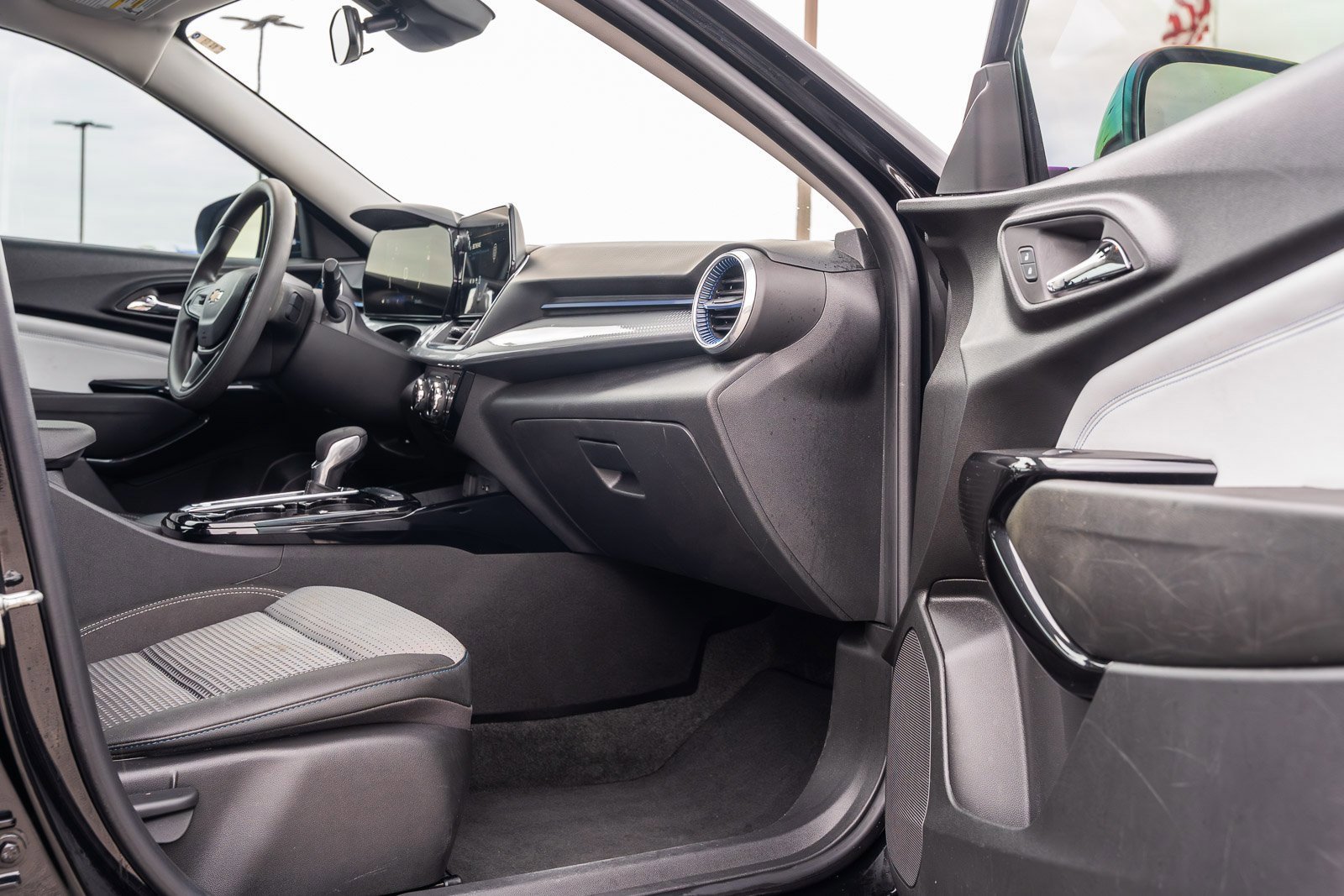 Used 2024 Chevrolet Trax LT image 12