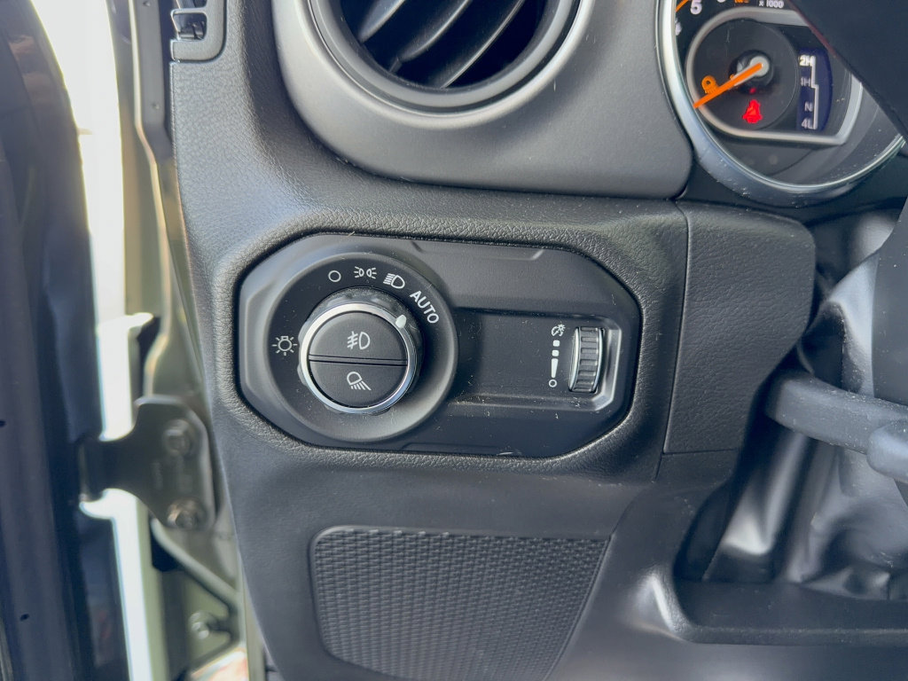 Used 2023 Jeep Gladiator Sport AWD/4WD image 26