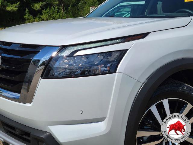 Used 2025 Nissan Pathfinder Platinum w/ Lighting Package (N92) FWD image 11