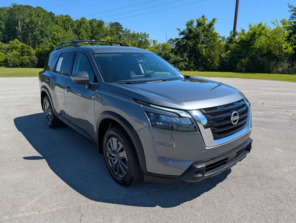 Used 2025 Nissan Pathfinder SV FWD image 2