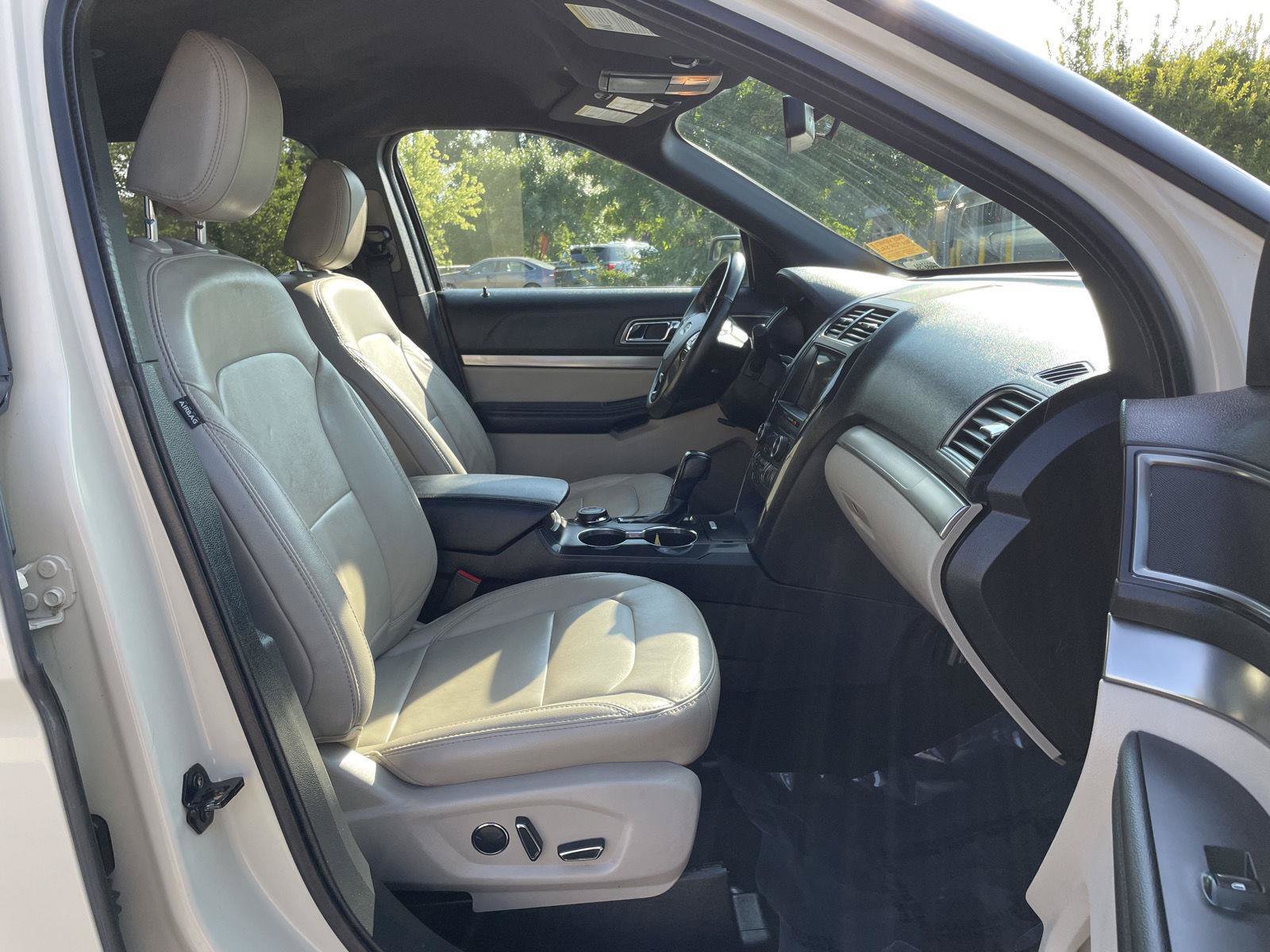 Certified 2018 Ford Explorer XLT w/ Equipment Group 202A AWD/4WD image 19