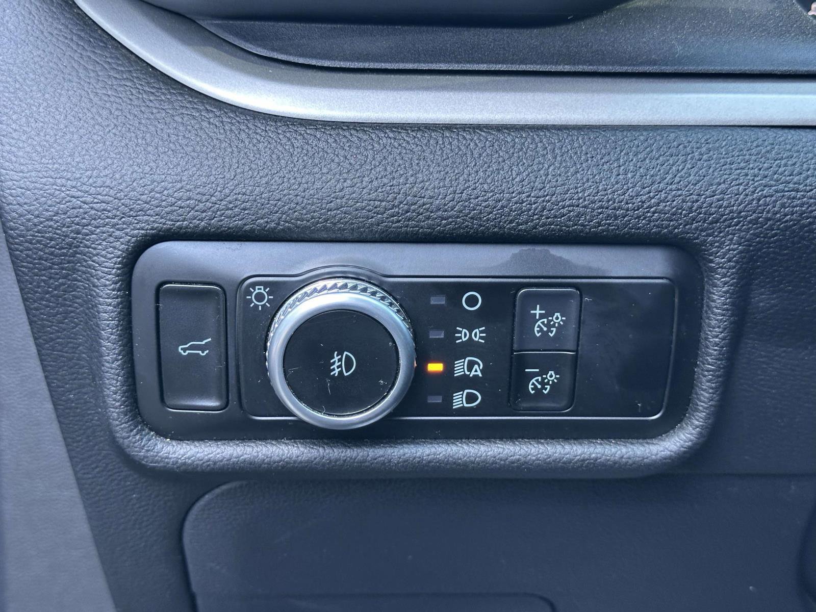 Certified 2022 Ford Explorer XLT w/ Equipment Group 202A AWD/4WD image 32