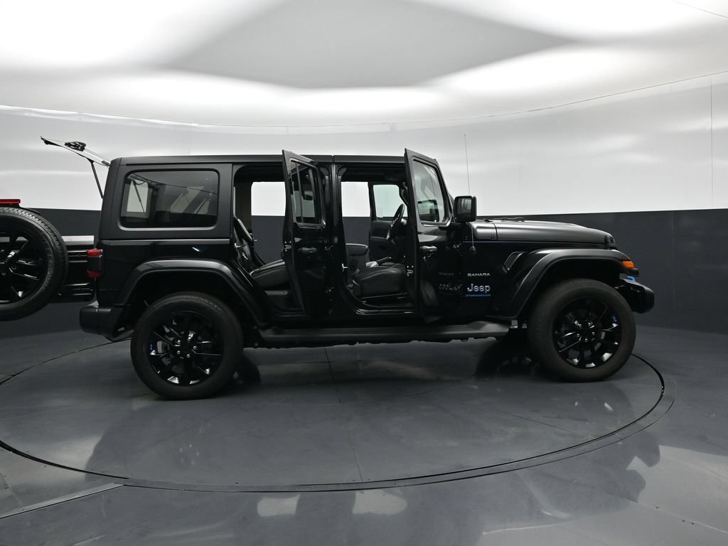 Used 2023 Jeep Wrangler Unlimited Sahara AWD/4WD image 5