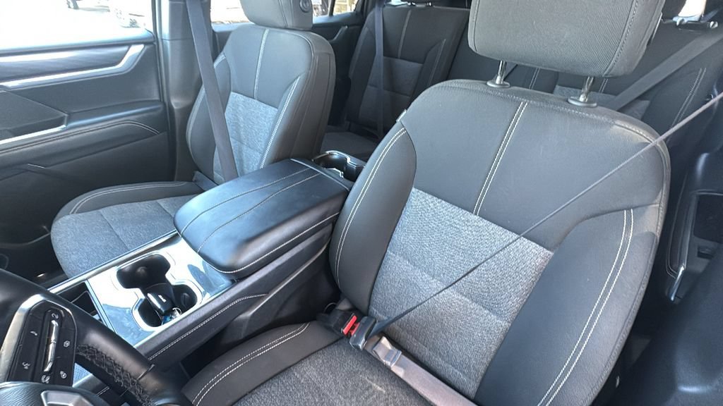 Used 2025 GMC Acadia Elevation FWD image 23