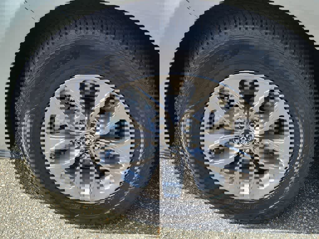 Used 2025 Toyota Sienna XLE image 11