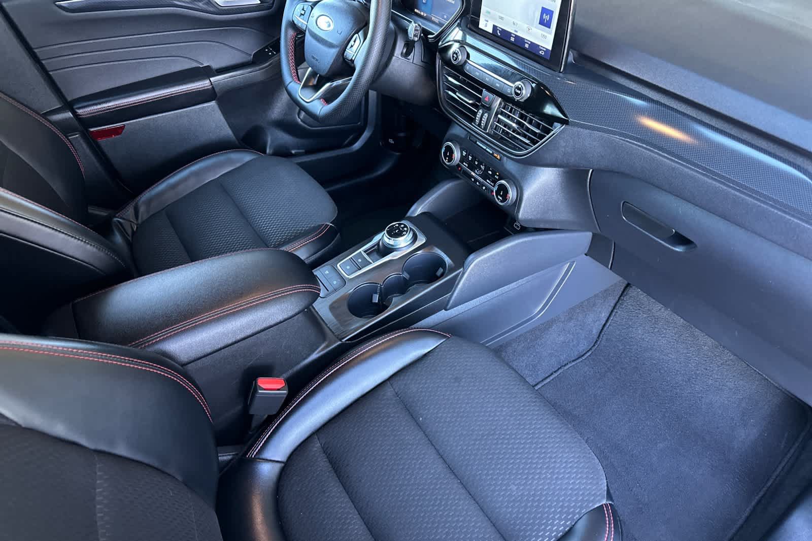 Certified 2025 Ford Escape ST-Line Select AWD/4WD image 16