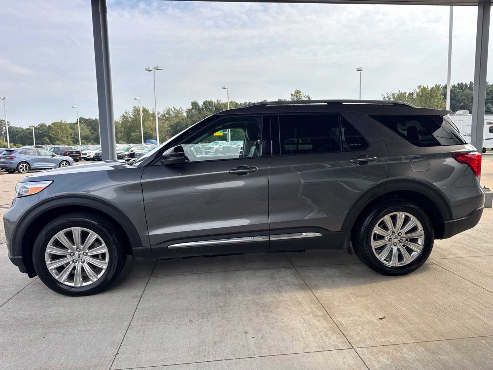 Certified 2024 Ford Explorer Limited w/ Limited Technology Package AWD/4WD image 4