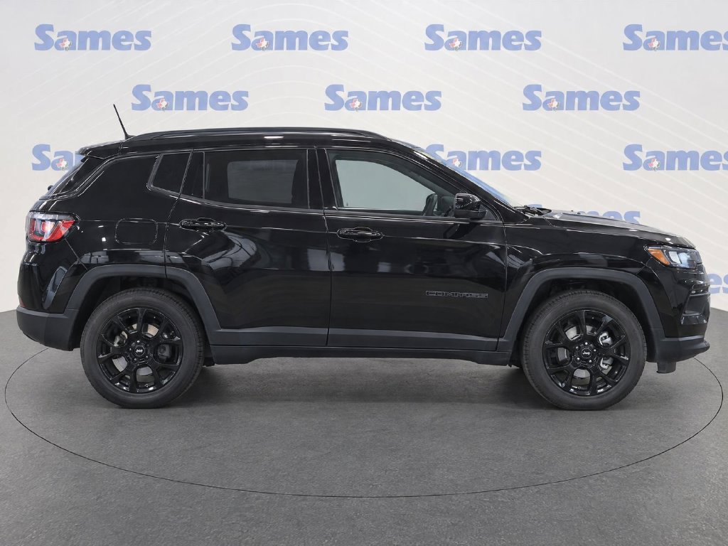 Used 2025 Jeep Compass Latitude w/ Altitude Special Edition AWD/4WD image 8