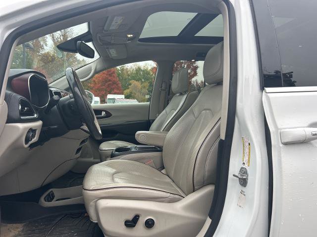 Used 2020 Chrysler Pacifica Limited image 8