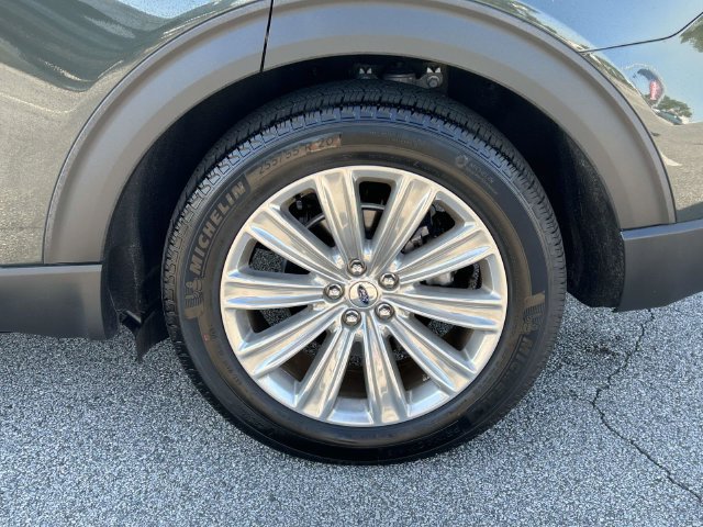 Certified 2024 Ford Explorer Limited w/ Limited Technology Package RWD image 9