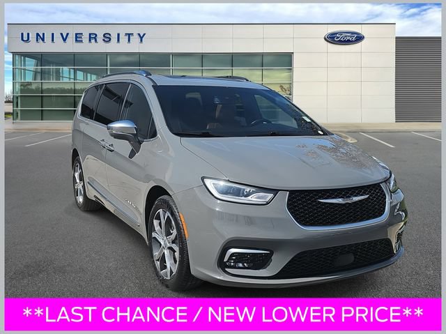 Used 2022 Chrysler Pacifica Pinnacle AWD/4WD image 1