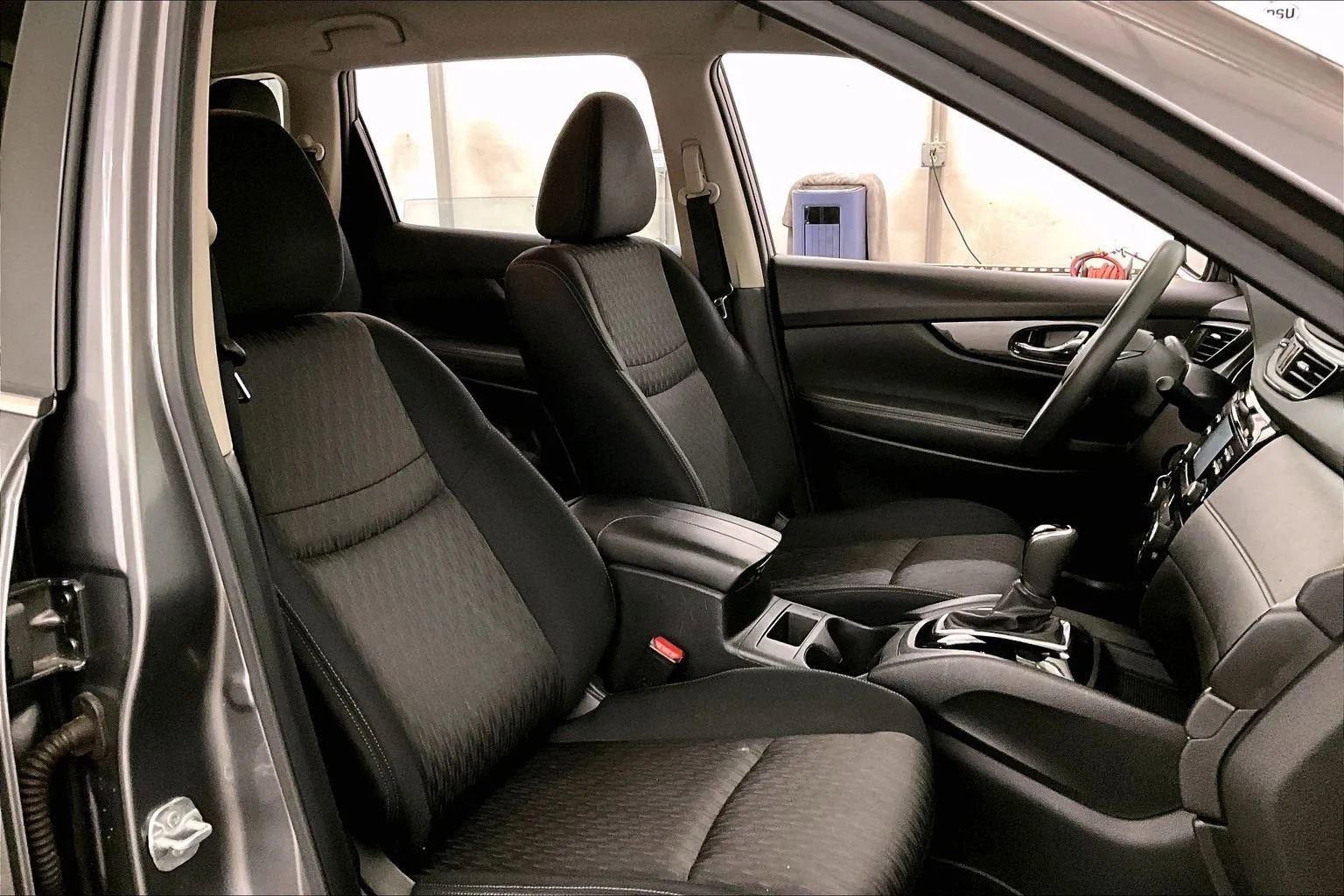 Used 2017 Nissan Rogue S image 7