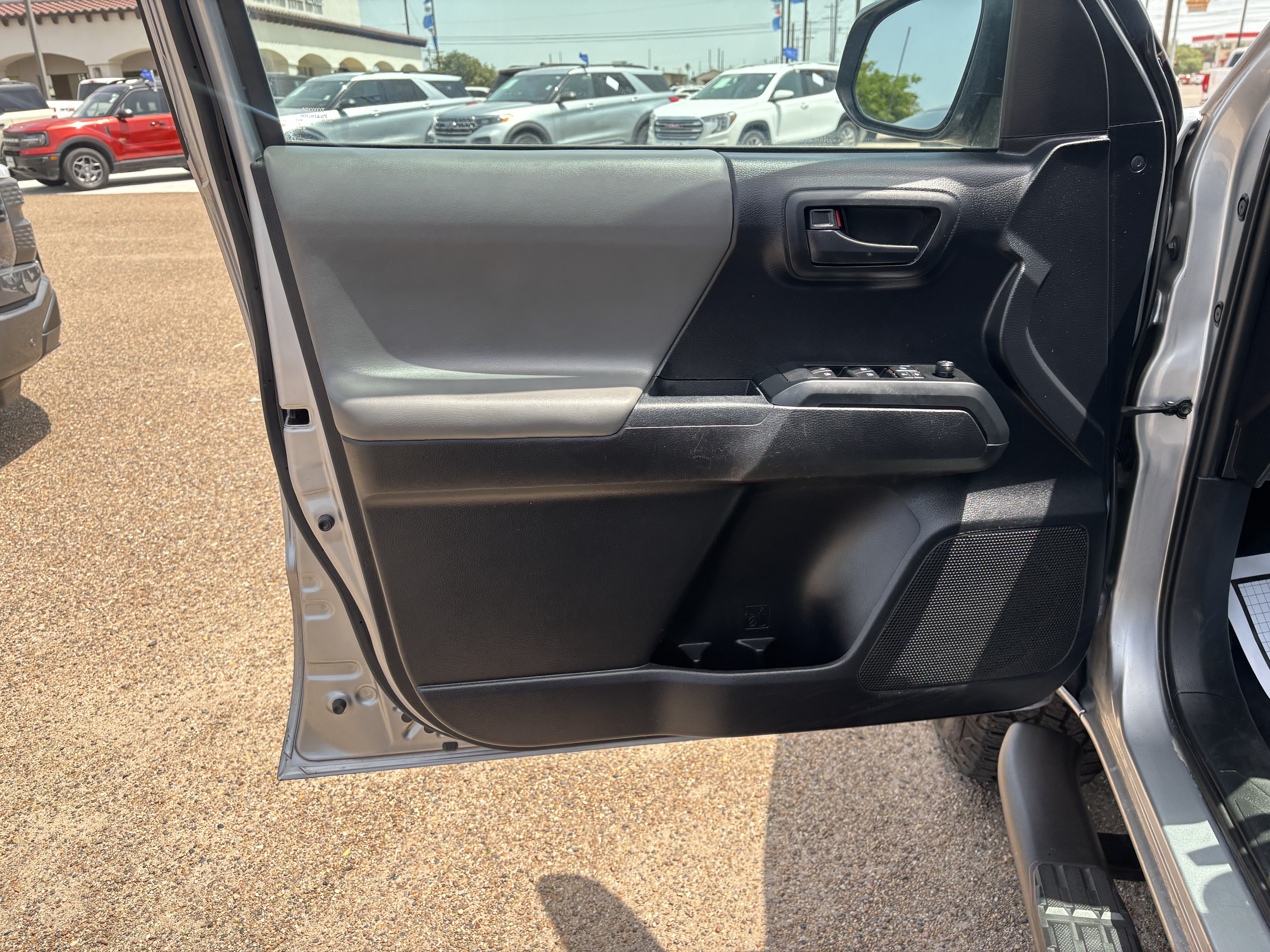 Used 2021 Toyota Tacoma SR w/ SR Convenience Package RWD image 9