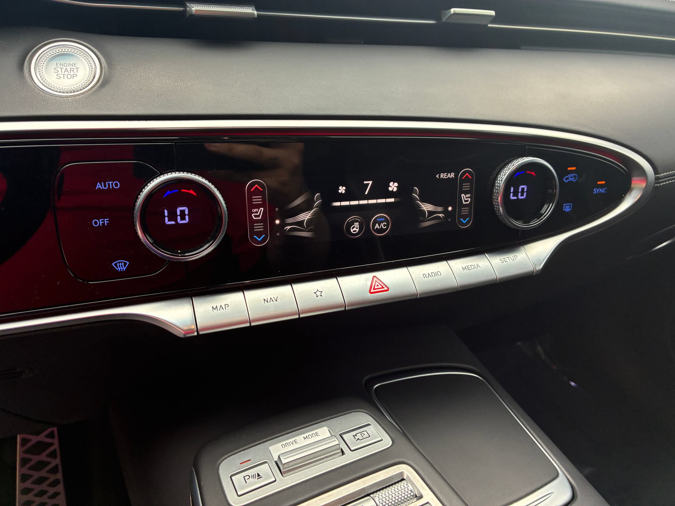 Used 2022 Genesis GV70 3.5T Sport w/ Sport Prestige Package AWD/4WD image 18