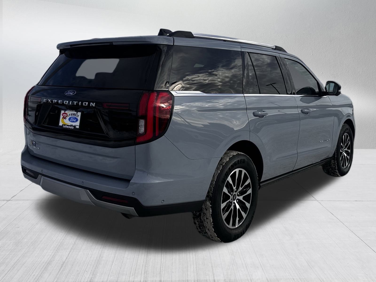 Certified 2025 Ford Expedition Platinum image 5