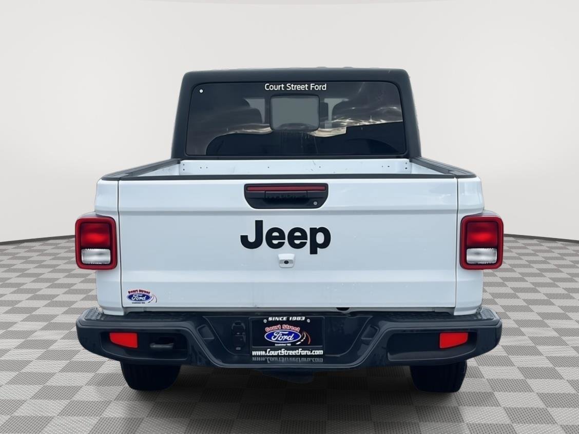 Used 2023 Jeep Gladiator Sport image 4