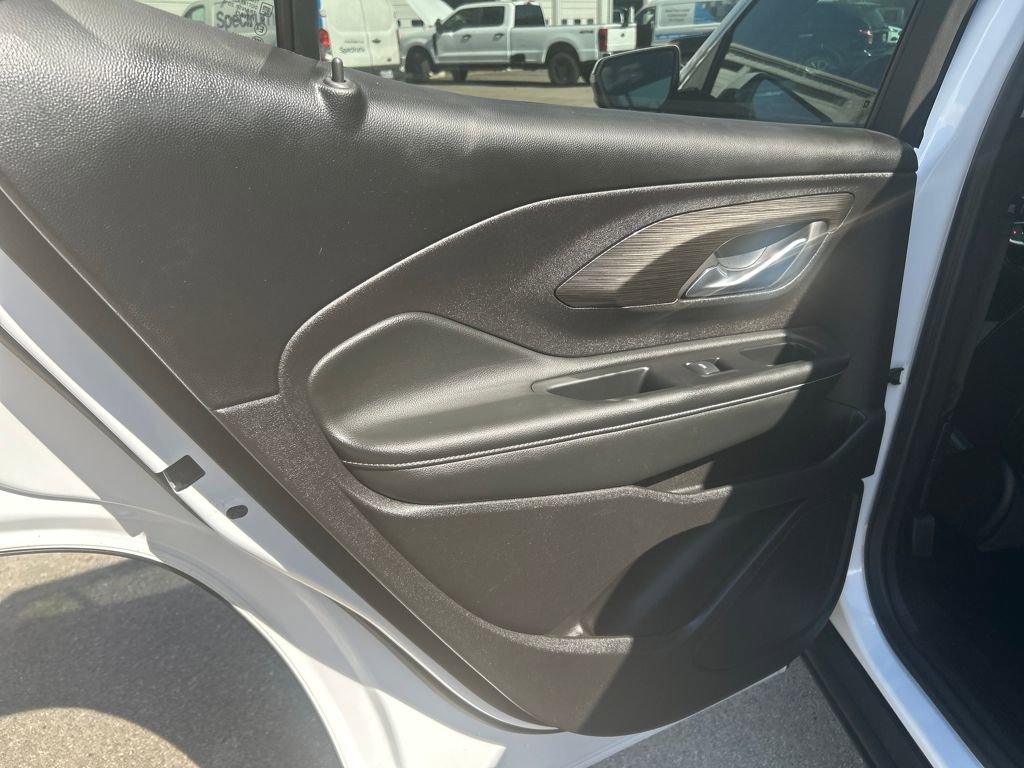 Used 2024 GMC Terrain SLT image 26