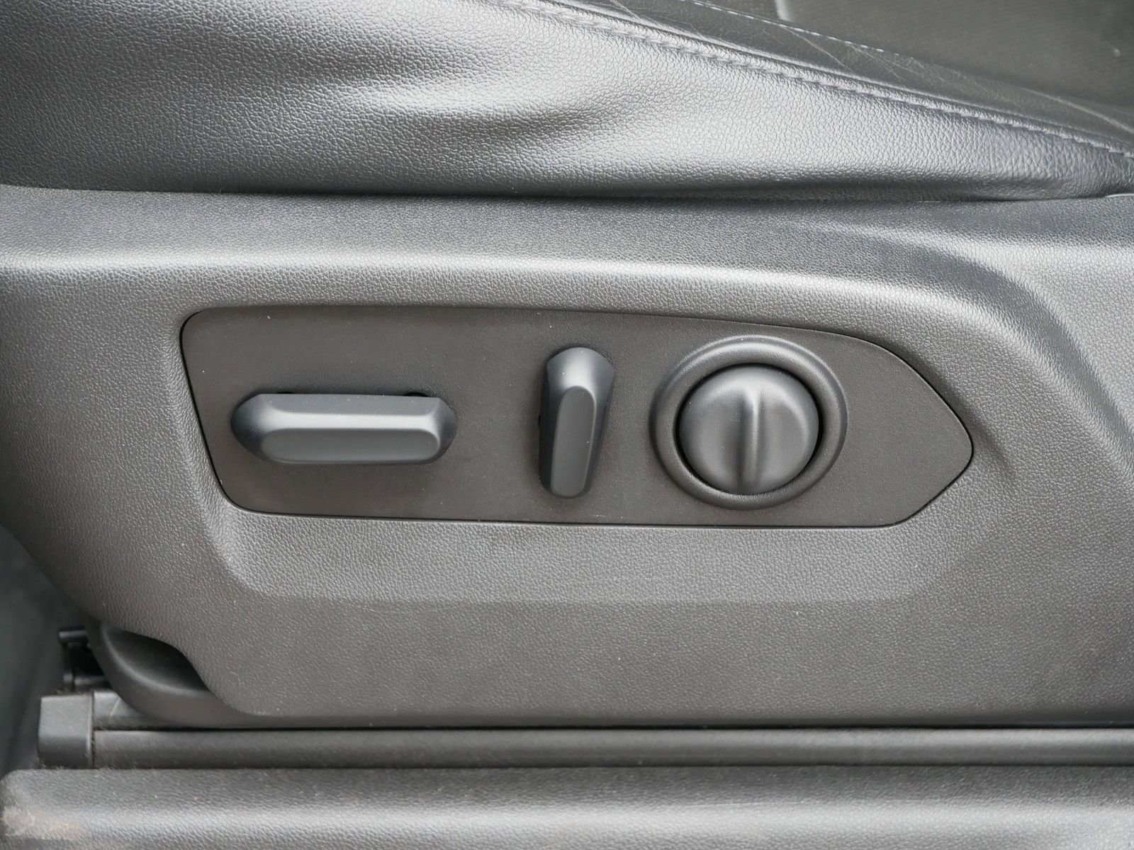 Used 2020 GMC Sierra 1500 SLT w/ SLT Premium Package image 16