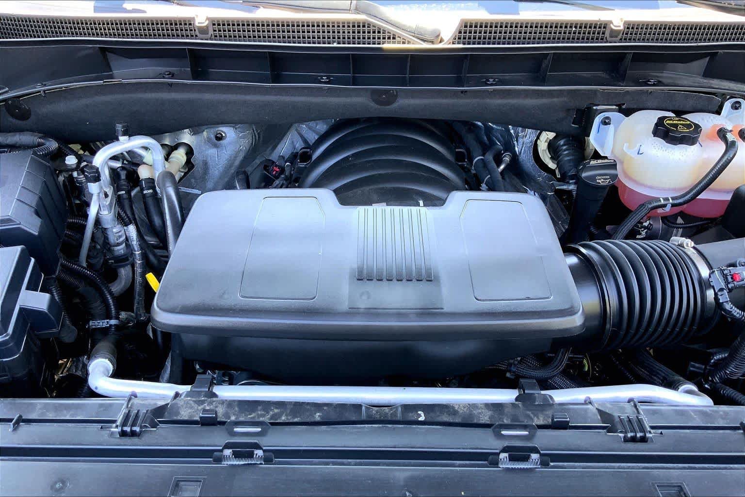 Used 2025 GMC Yukon Denali Ultimate AWD/4WD image 31