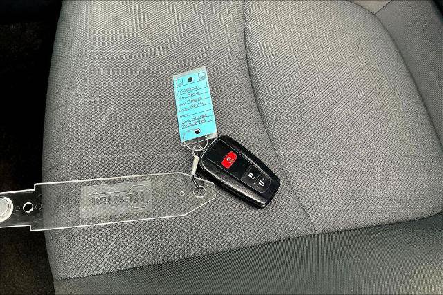 Used 2025 Toyota RAV4 XLE FWD image 36