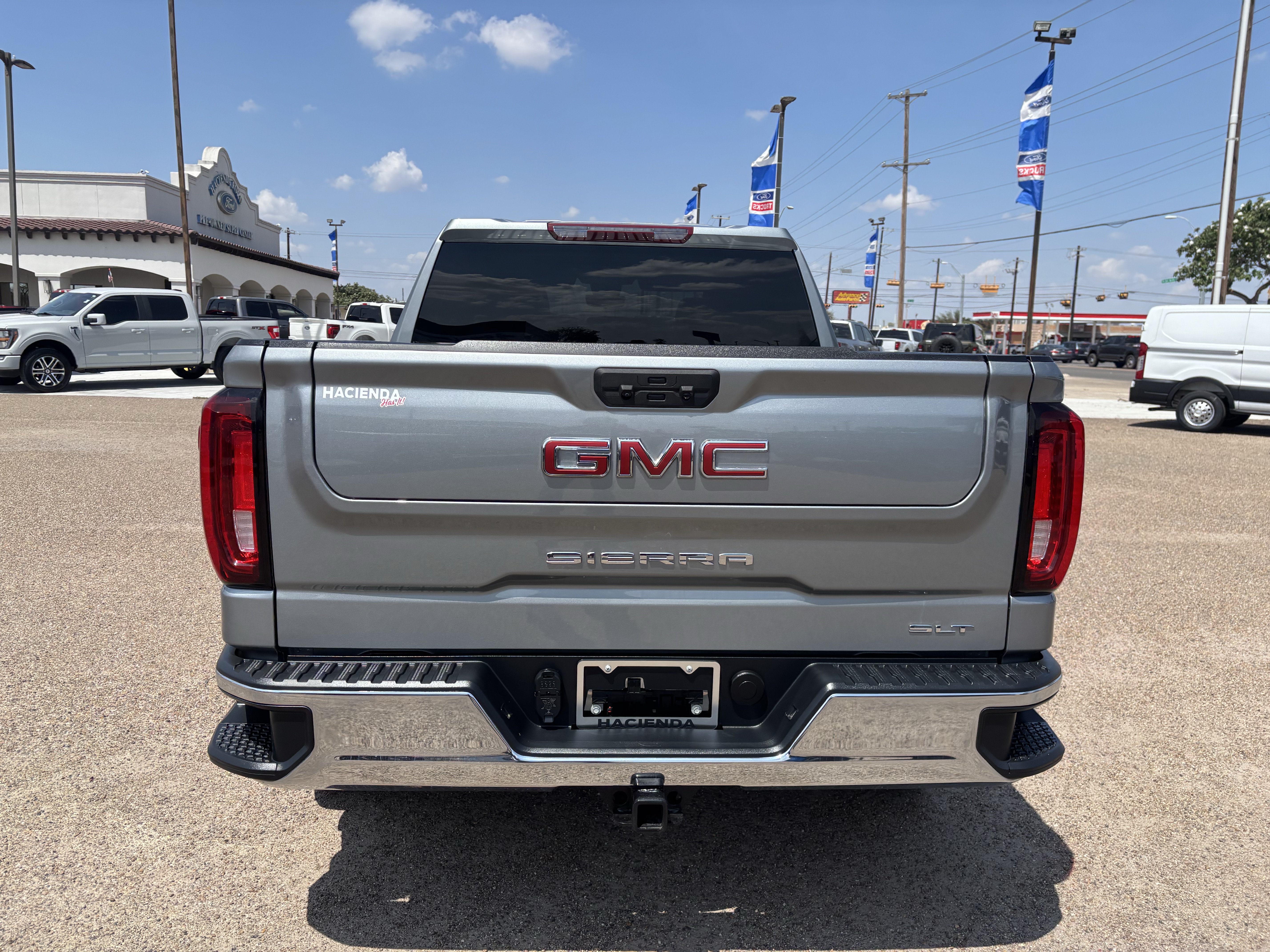 Used 2026 GMC Sierra 1500 SLT RWD image 3