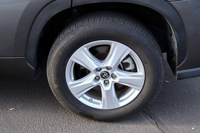 Used 2024 Toyota Highlander LE image 16