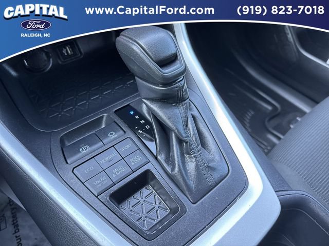 Used 2025 Toyota RAV4 LE AWD/4WD image 30