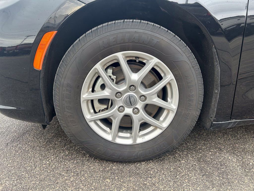 Used 2025 Chrysler Pacifica Select image 34