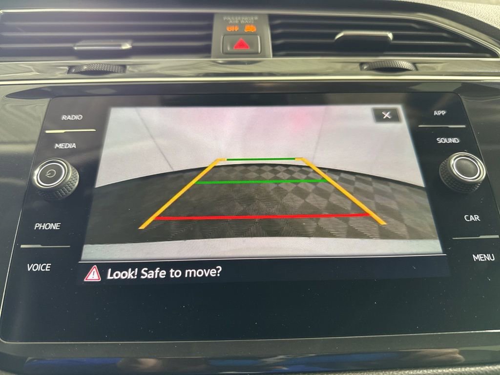 Used 2024 Volkswagen Tiguan SE image 31