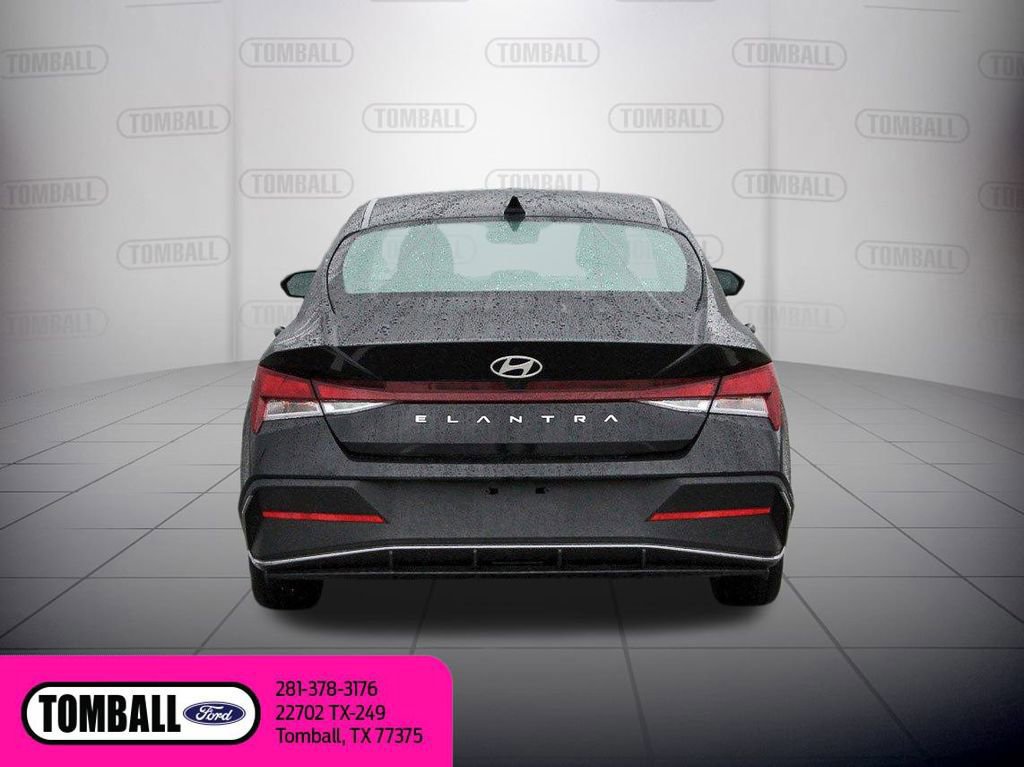 Used 2024 Hyundai Elantra SEL image 4